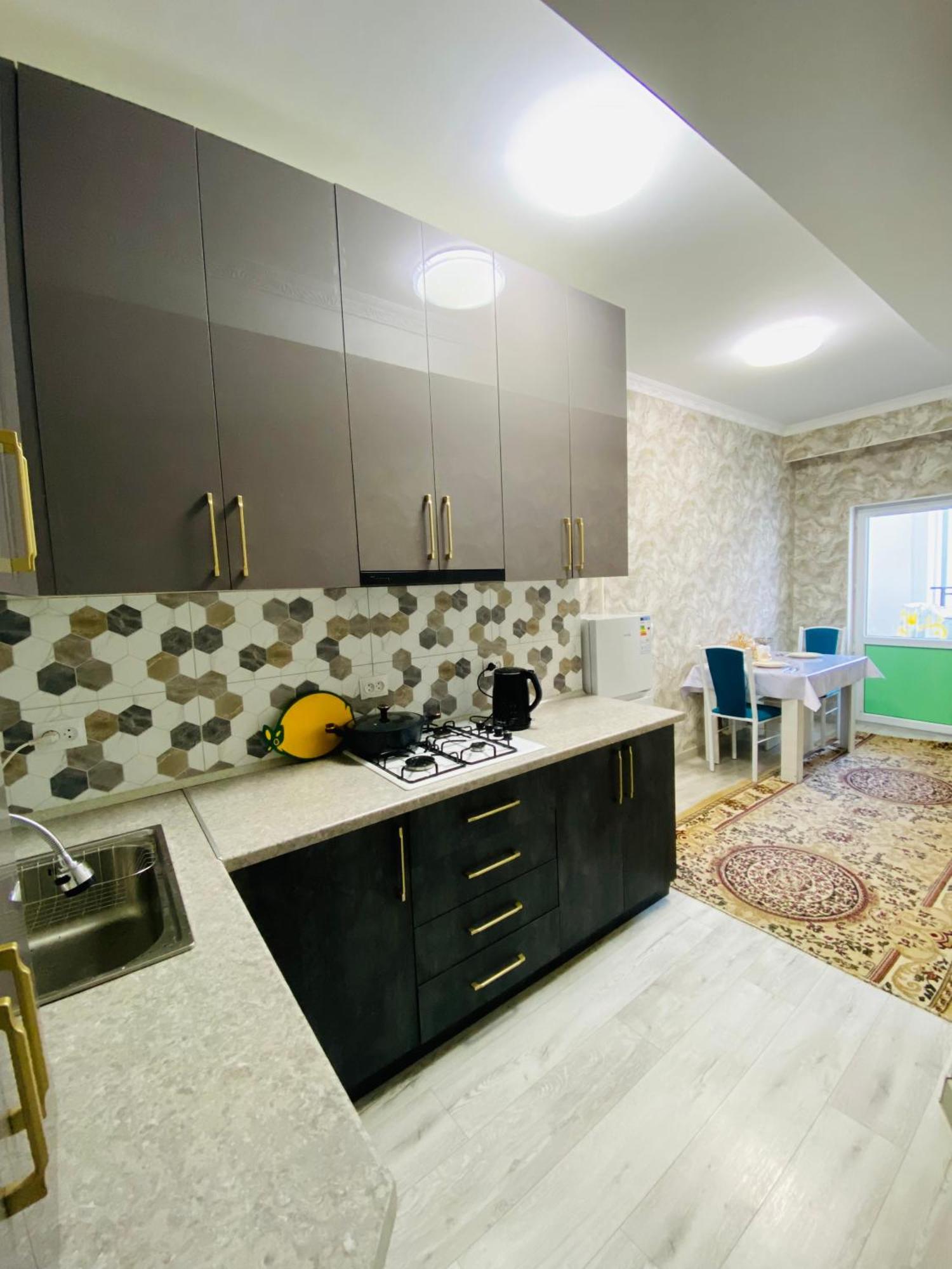 Atlantis Apartamento Bishkek Exterior foto